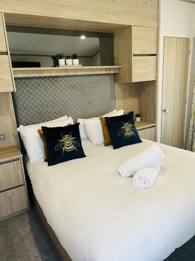 Honey Bee Lodge With Hot Tub York Dış mekan fotoğraf