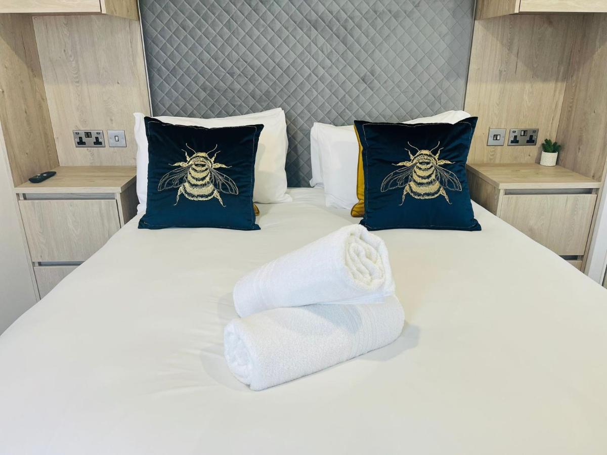 Honey Bee Lodge With Hot Tub York Dış mekan fotoğraf