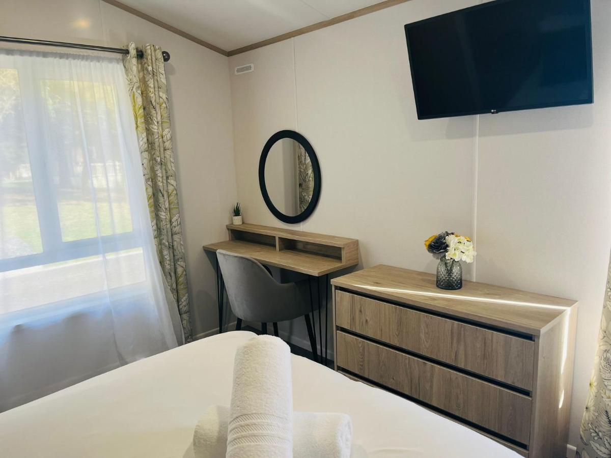 Honey Bee Lodge With Hot Tub York Dış mekan fotoğraf